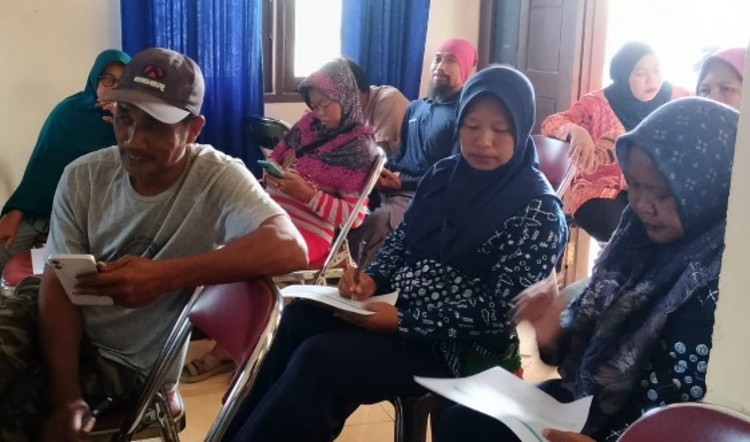 Langkah Awal Melek Finansial: Mahasiswa Akuntansi UNIMUDA Latih Warga Kalobo Kelola Keuangan Lewat Buku Kas Sederhana